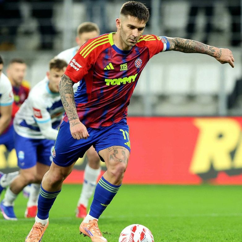 Matchworn dres s posebnom oznakom "115 godina" – Marko Livaja (br. 10): Osijek - Hajduk. 0:2, 15.02.2026.