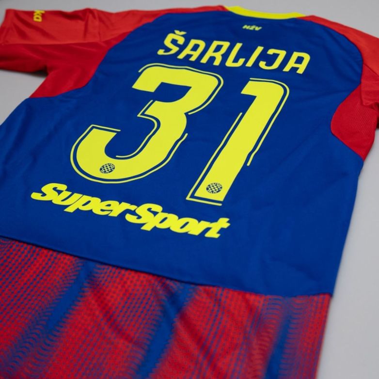 Match prepared dres s posebnom oznakom "115 godina" – Zvonimir Šarlija (br. 31): Osijek - Hajduk, 0:2, 15.02.2026.